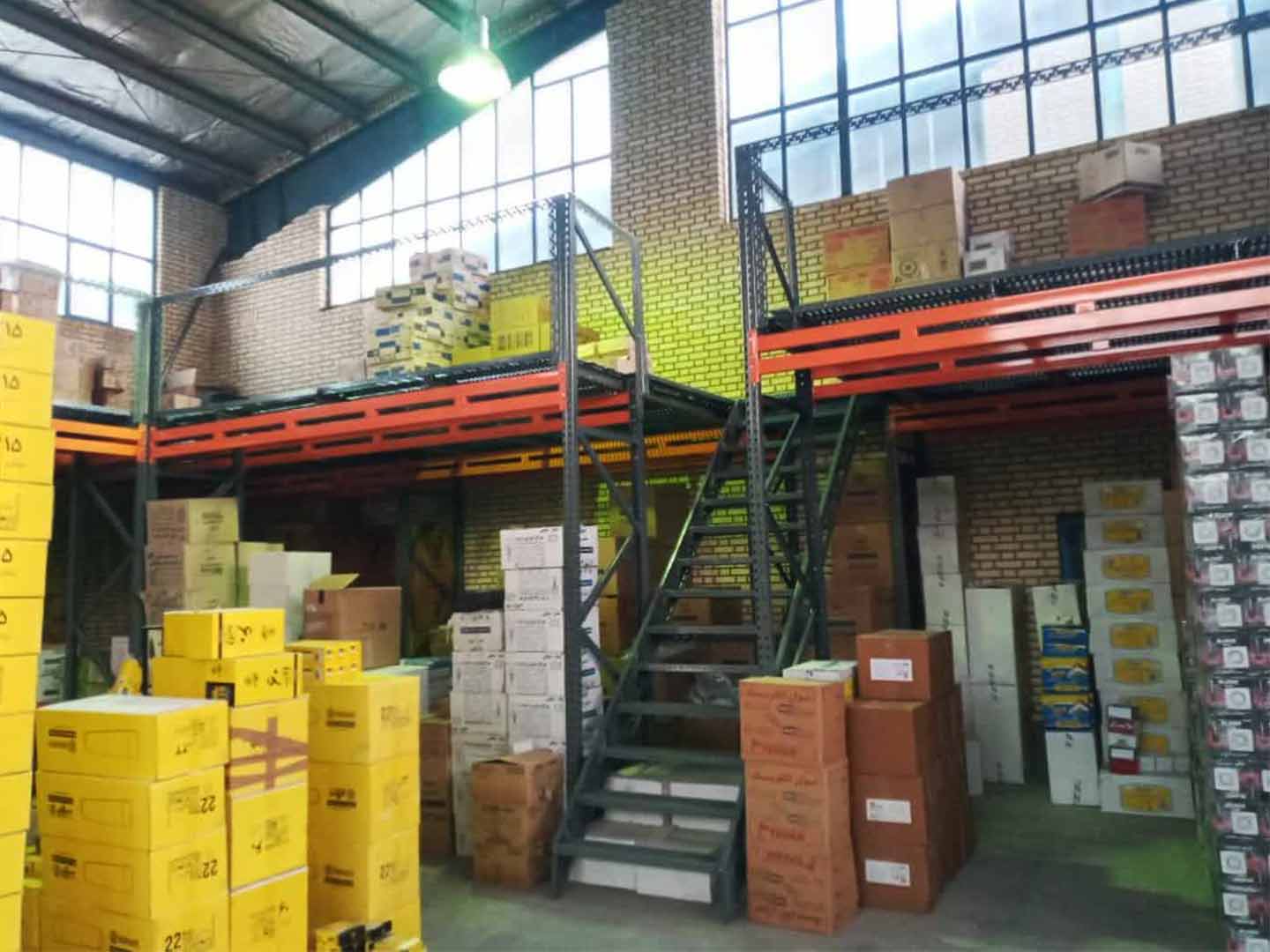 Shelving of the mezzanine floor of the balcony